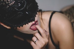 Leia mais sobre o artigo Contos eróticos Sexlog: delicioso ménage à trois com amigo de treino